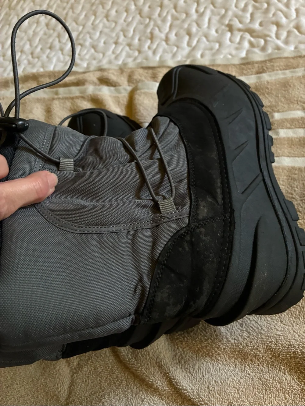 Insulated Winter Boots in Gray and Black